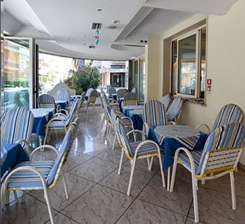 hotel misano sedie tavolini esterni