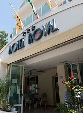 hotel royal ingresso e bandiere